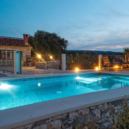 Heritage Holiday House Lori With Pool Postira Exterior photo