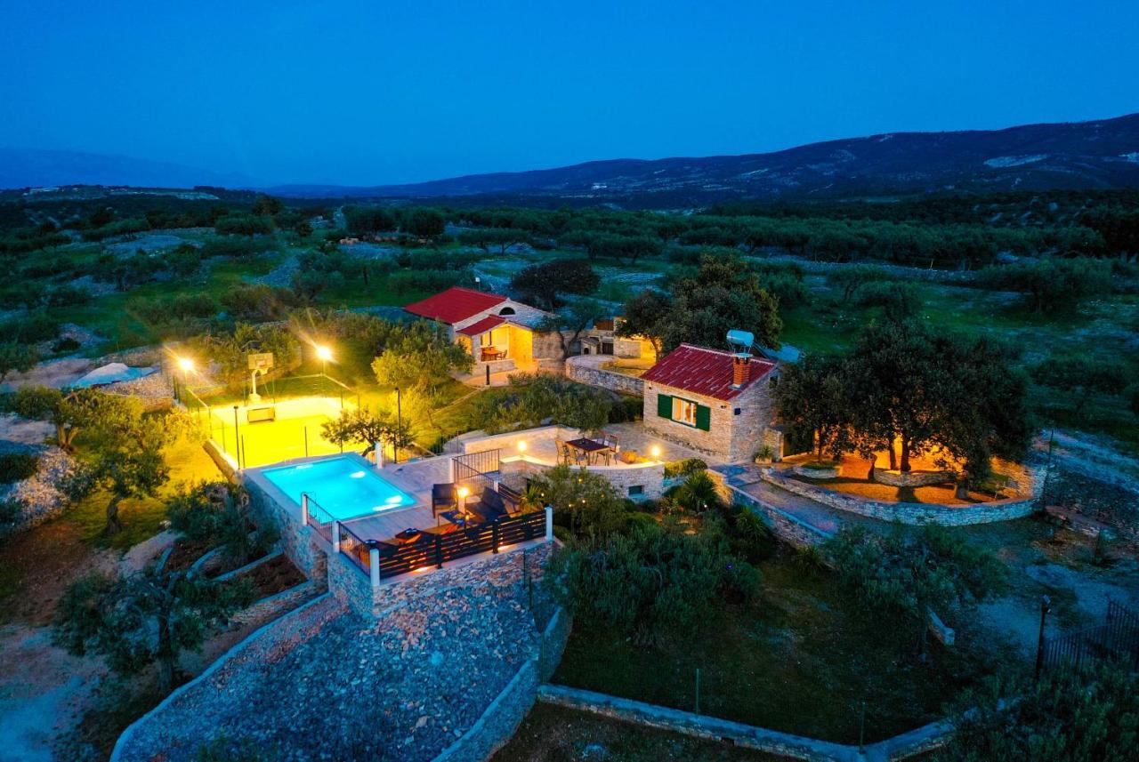 Heritage Holiday House Lori With Pool Postira Exterior photo