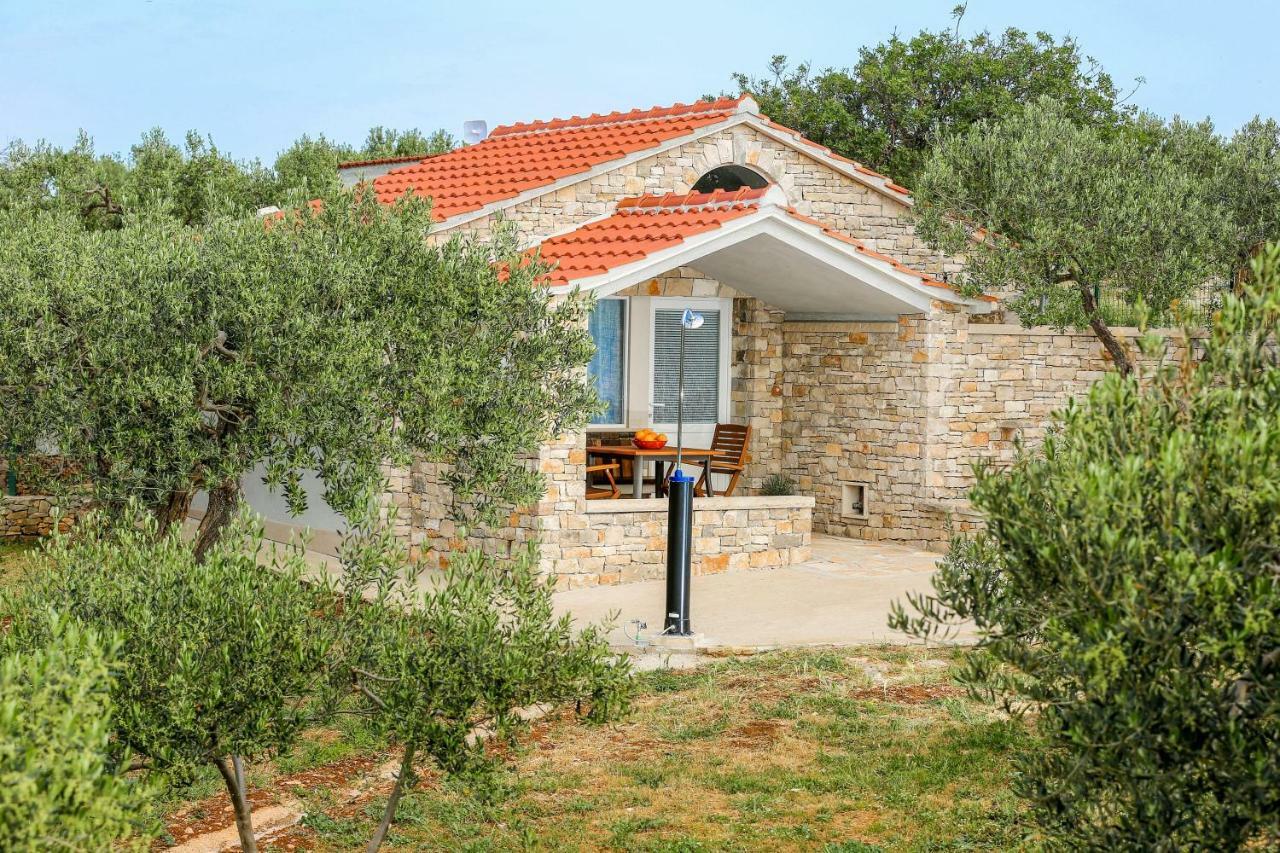 Heritage Holiday House Lori With Pool Postira Exterior photo